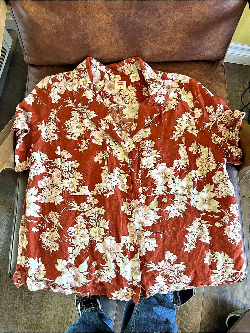 Levi's Floral Button Down Shirt in Red & White Size Medium